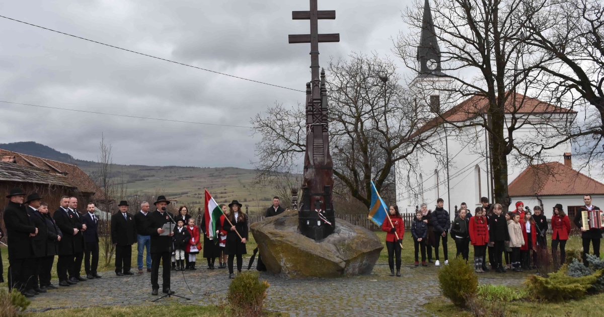 Erőt kell meríteni a hősök példájából és megvívni saját harcainkat